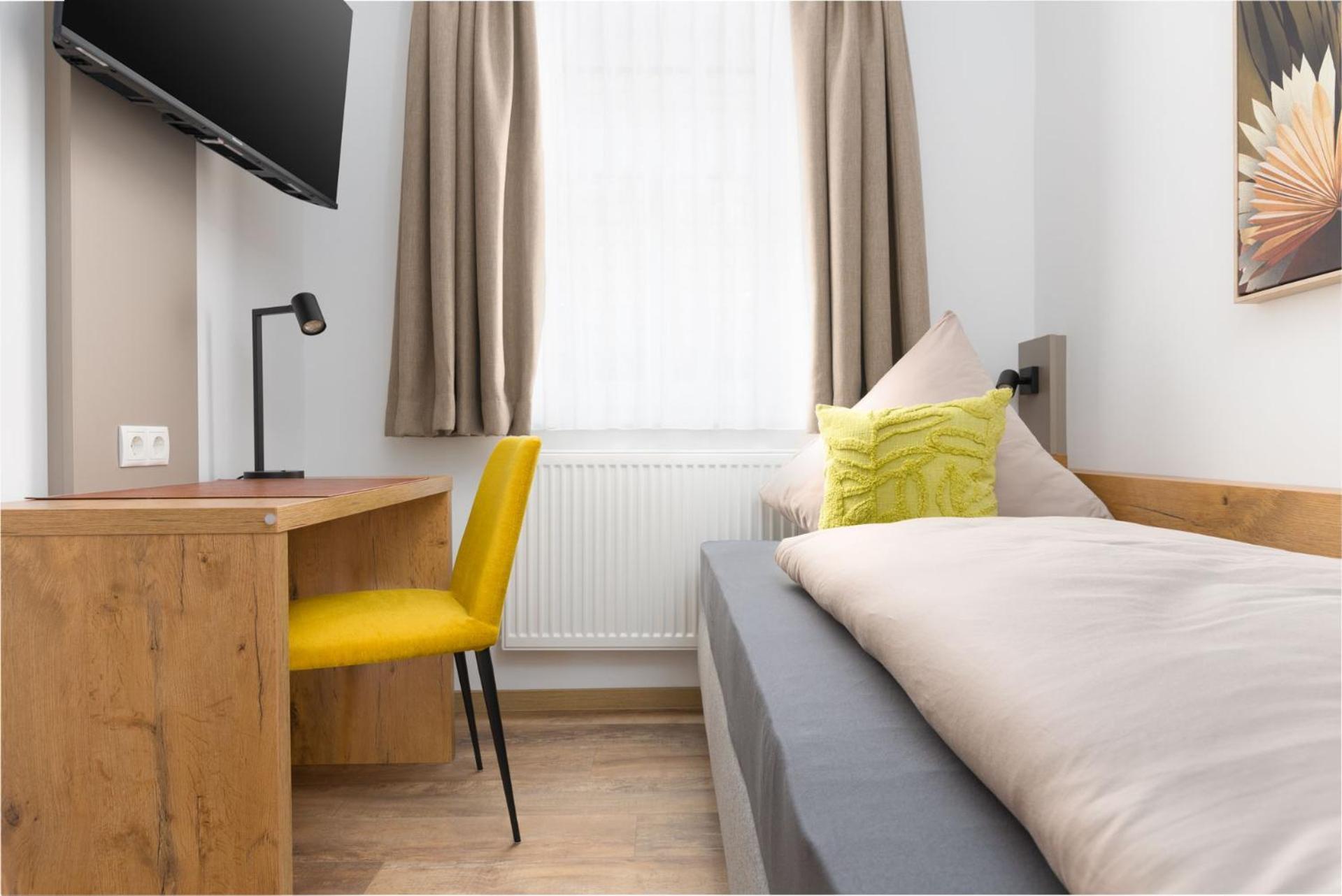 Hotel Zur Traube Uffenheim Экстерьер фото